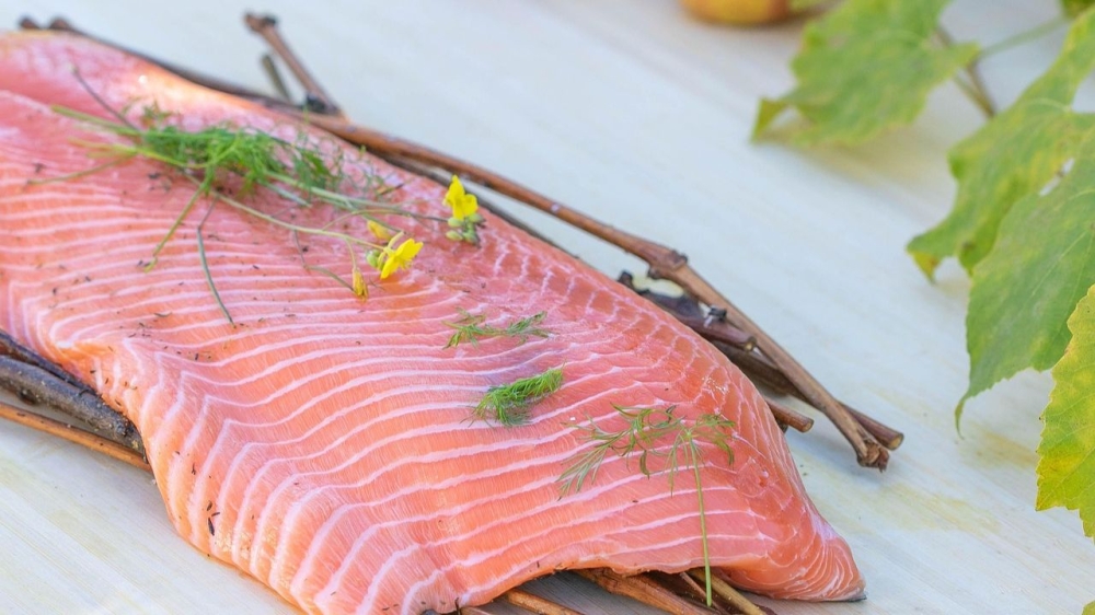 Zalm pekelen om te roken
